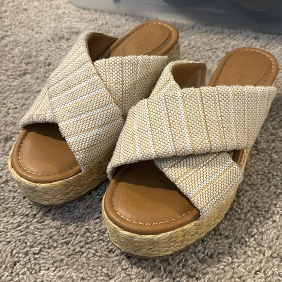 ADORABLE PLATFORMS - Picture 2 of 7